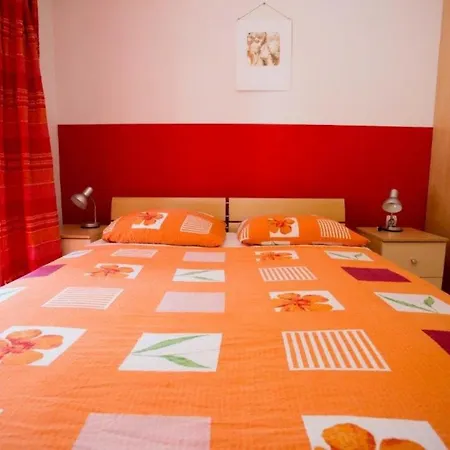 Apartment Sunny With Free Private Parking